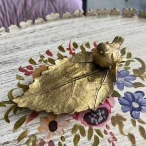 Flat sparrow candle stand